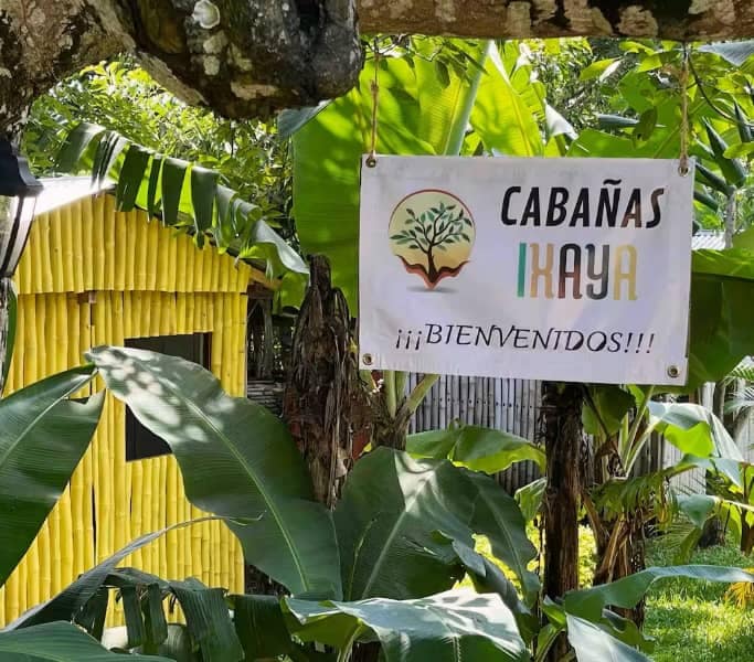 Letrero de cabaña ixaya