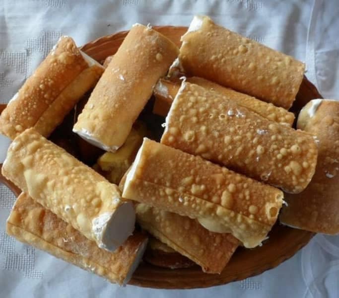 gasnate, dulce tradicional tipico relleno de merengue